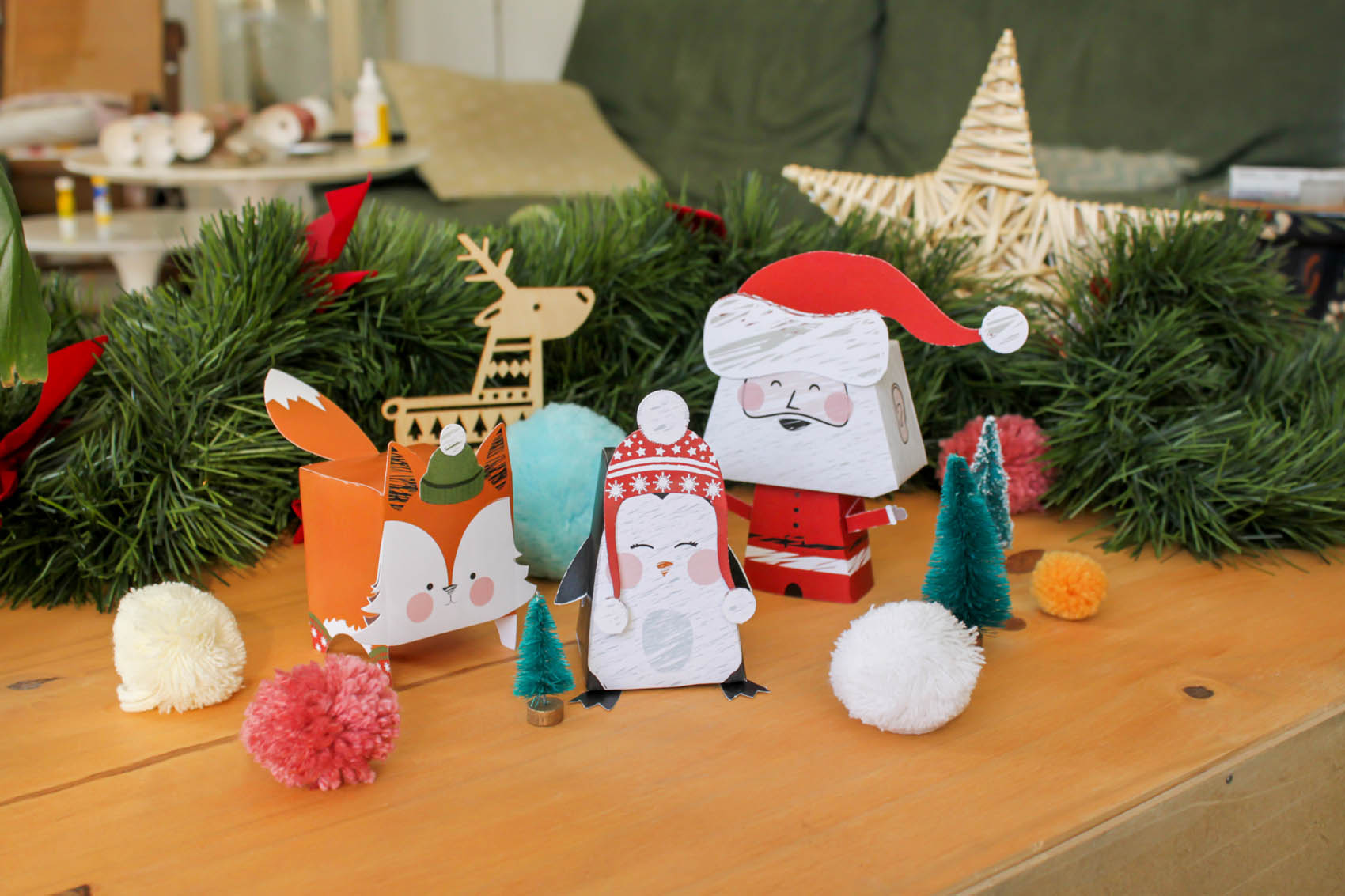 paper toys de Noel montés avec petits sapins