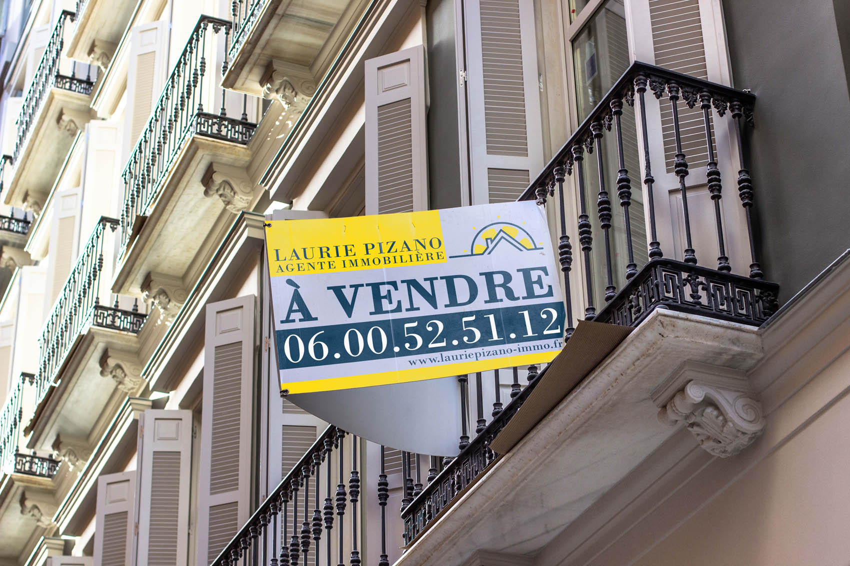 logo Panneau à vendre d'une agente immobilière avec logo citron, maison et soleil