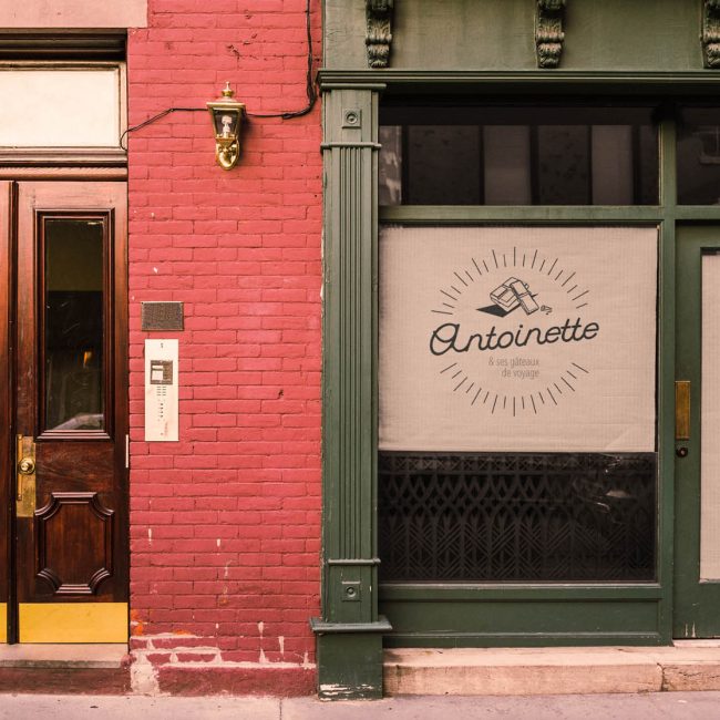 facade de boutique en travaux avec logo de patisserie